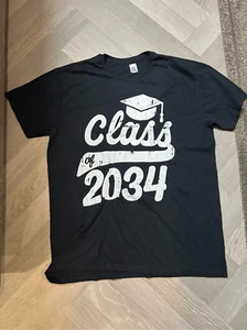 NEW Men Class Of 2034 Grow With Me Graduation T-Shirt XL - Picture 1 of 3