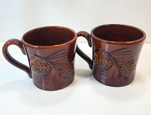 Big Sky Carvers 3-D Tannenzapfen Braun Steinzeug Kaffee Tee Tassen Tassen 2er Set - Bild 1 von 7