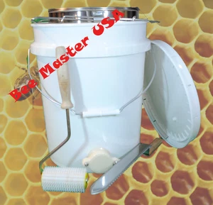  Bottling Pail with gate, Lid, Double Sieve Strainer,Uncapping Roller and Knife. - Picture 1 of 6