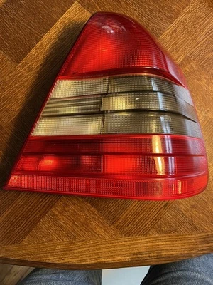 MERCEDES C-CLASS W202 DRIVER SIDE REAR OSR LIGHT - 202 820 36 64 R - Image 1 of 4