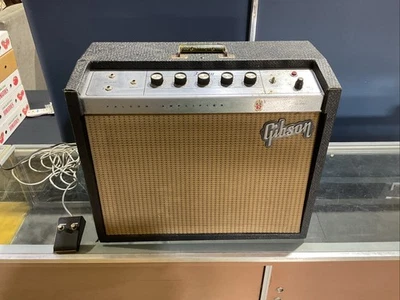 Vintage 1962 Gibson GA-19RVT Falcon Combo Amplifier - Image 1 of 4