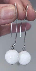 Vintage Silver Hoops/Dangle White Natural Stone Beautiful Vintage Earrings - Picture 1 of 2