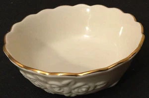 Pequeño tazón Lenox/plato de caramelo color crema con bordes dorados 4,5" diámetro 1,5" alto - Imagen 1 de 5