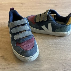 :: VEJA :: Kids V-10 Sneakers  - Picture 1 of 4