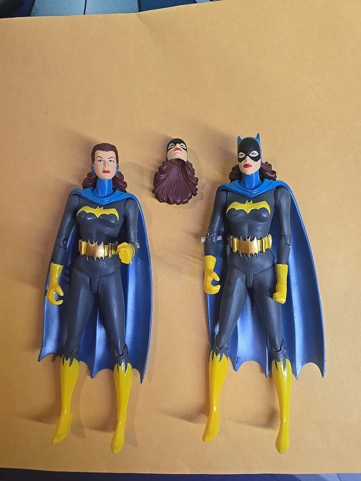 LOT DC DIRECT UNMASKED BATGIRL BARBARA GORDON SERIES 2 SECRET FILES SEE PHOTOS  - Image 1 of 4
