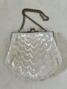 VINTAGE Beaded Shell Evening Bag With Clasp And Chain Strap - Picture 1 of 9