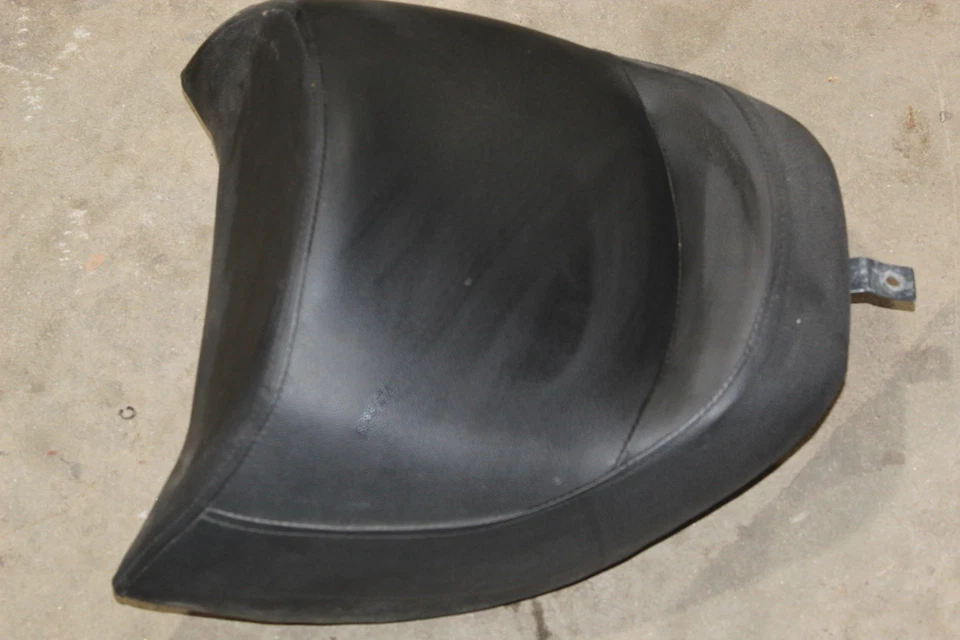 Заднее седло сиденья 2007 Yamaha Rs Venture Rst90 8ET-24750-00-00 - Изображение 1 из 4