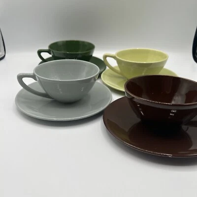 Conjunto de 4 pires Edwin Knowles 1952 xícaras verde cinza marrom Celadon vintage topo plano - Imagem 1 de 4