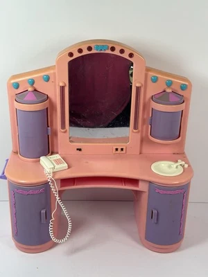 VINTAGE 1993 BARBIE DIAL A STYLE SALON STYLING STUDIO PLAYSET - Image 1 of 4