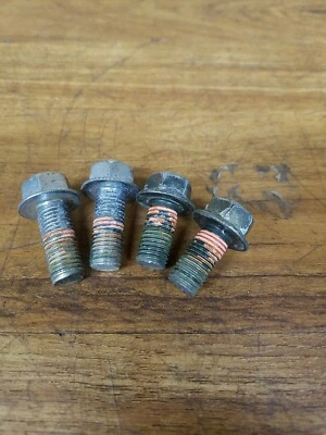 Arctic Cat DVX 400 2006 pernos de subchasis trasero. Foto 1 de 4