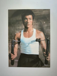 CARTOLINA BRUCE LEE FORMATO 4*6 IN ACTION STAR MOVIEBY STARPIC MAGAZINE THAILANDIA #08 - Foto 1 di 6