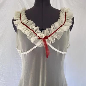 Beautiful ruffled mesh dress - Picture 1 of 7