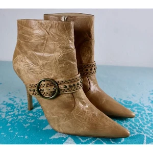 Stivaletti JOEY O in pelle con borchie fibbia a punta tacco a spillo 8,5M BOHO - Foto 1 di 12