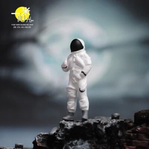 Resin 1/64 White Astronaut Doll Mini Miniature Diorama Figure Fit Airplane Toys - Picture 1 of 7