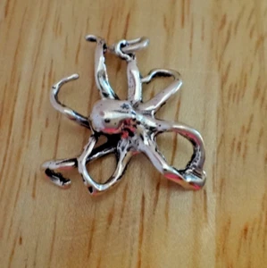 20x20mm 3D Octopus Squid Calamari Fish Sterling Silver Charm - Picture 1 of 3