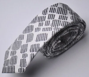 NEW Kenneth Cole New York Slim Skinny Neck Tie Silk White W/ Black 57" X 2" - Picture 1 of 8