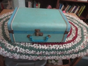 Small Vintage Suitcase TURQUOISE W/KEY 15” X 10” X 5.5” - Picture 1 of 8