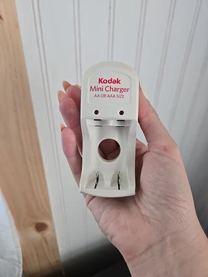 KODAK MINI CHARGER AA OR AAA SIZE, MODEL K630, USED,  - Image 1 of 4