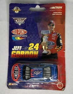NASCAR Jeff Gordon #24 DuPont Motorsports Ltd Ed Maßstab 1:64 Brickyard 400 Winner - Bild 1 von 4