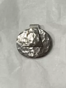 Marjorie Baer SF signierter Anhänger gehämmert silberfarben Metall - Bild 1 von 3