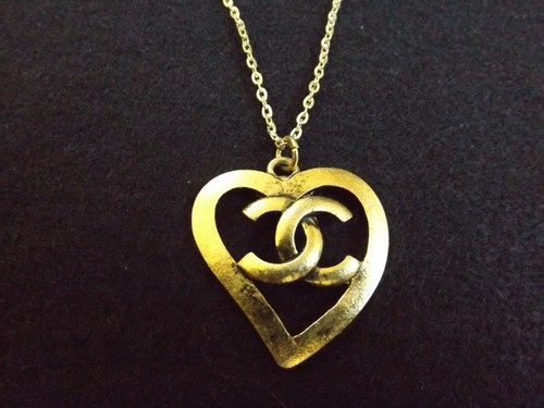 Autentico ciondolo CHANEL vintage CC cuore oro con catena tono oro timbrato CHANEL