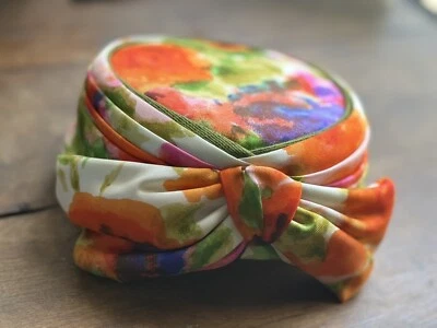 Sombrero Henry’s Hats de colección con lazo floral Foto 1 de 4