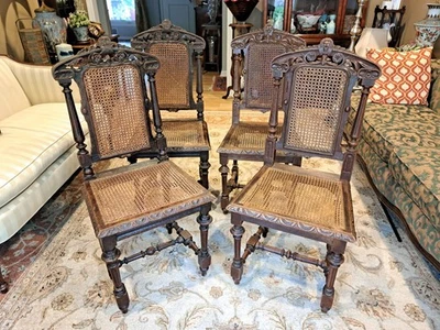 Antigua silla renacentista francesa circa 1880-1900. Foto 1 de 4