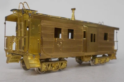 Camión Overland LATÓN HO escala bahía ventana caboose centro de caída Milwaukee Foto 1 de 4