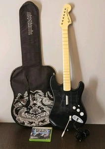 XBOX 360 RockBand Bundle FENDER STRATOCASTER WIRED GUITAR 822152 w/Game + Bag - Picture 1 of 24