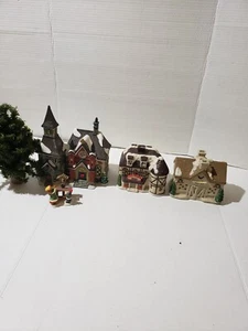Christmas Village Lot With 1 Figure And 1 Tree - Picture 1 of 21