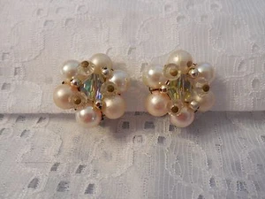 BEAUTIFUL VINTAGE CLIP ON EARRINGS PEARL /BEADED CLUSTERS "JAPAN" - Picture 1 of 4