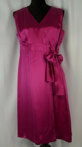 SAINT LAURENT (YSL) Abito avvolgente Yves Saint Laurent taglia 8 seta fucsia formale senza maniche scollo a V boho
