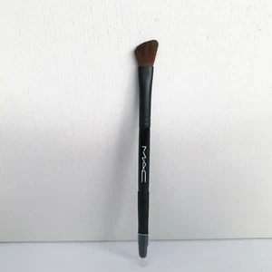 Cepillo de sombreado en ángulo de doble extremo MAC / cepillo delineador de ojos, tamaño de viaje, ¡nuevo! - Imagen 1 de 5