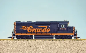 Locomotora USA Trains escala G R22450 D&RG Rio Grande GP30 NEGRA/NARANJA GP-30 - Imagen 1 de 1