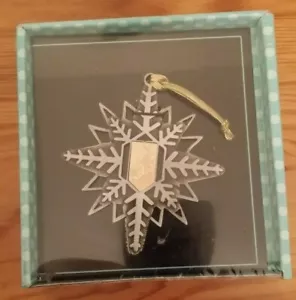 1997 BUGS BUNNY LOONEY TUNES STAMP SNOWFLAKE CHRISTMAS ORNAMENT FREE SHIPPING - Picture 1 of 2