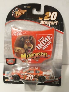 2005 TONY STEWART MADAGASCAR 1/64 DIECAST CAR WITH HOOD MAGNET - Bild 1 von 3