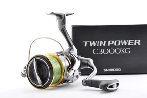 Carrete giratorio de pesca Shimano 20 Twin Power C3000XG casi nuevo de... - Imagen 1 de 17