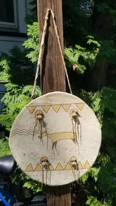 TAMBOR DE MANO DE CUERO INDIO NATIVO AMERICANO PINTADO A MANO HECHO A MANO 21" DIÁMETRO - Imagen 1 de 21