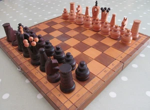 VINTAGE WOODEN TRAVEL CHESS SET  COMPLETE WITH A FOLDING BOARD / BOX - Picture 1 of 11