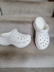 Zuecos Crocs Classic Bae blancos plataforma zapatos para mujer talla 9 gruesos - Imagen 1 de 9