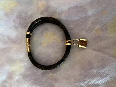 Auténtico brazalete Louis Vuitton Keep It Twice monograma muy apreciado Foto 1 de 4