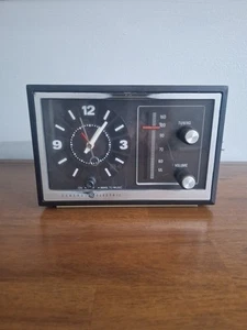 VTG GE Alarm Clock Radio AM/FM Transistor General Electric C2425A Beige Works - Picture 1 of 7