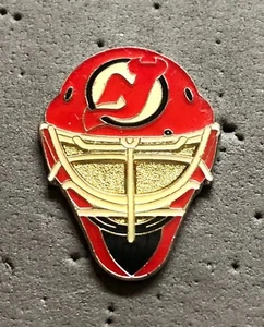 New Jersey Devils Goalie Mask NHL Hockey Pin - Foto 1 di 1