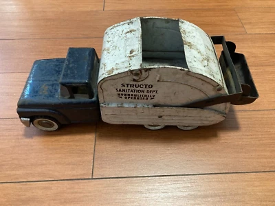 Camión hidráulico vintage del departamento de saneamiento Structo azul y blanco Foto 1 de 4