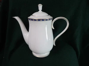 Lenox Casey Coffee Pot with Lid - Picture 1 of 2