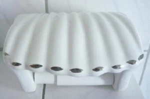 Toilettenpapierhalter in Form einer Muschel Dekor weiß mit goldsstaffage - Bild 1 von 1