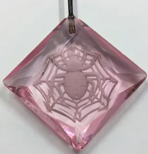Antike Vintage viktorianische geätzte Spinne auf Netz rosa Glas Spinnennetz Hut Pin 11" - Bild 1 von 9