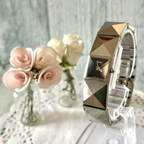 Orologio FENDI usato 4250Lgono Pentagon batteriata sost n xrgento