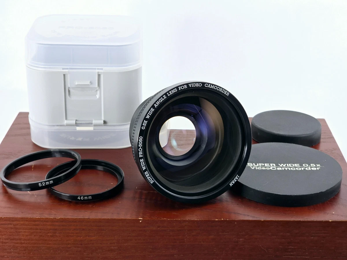 raynox 220mm f2.8 レンズ Raynox ZX-808 loading Super 8 film and batteries on Super 8 camera