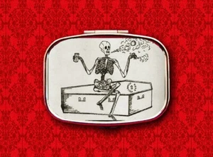 SKELETON RAUCHENDER SARG DEATH GOTH MORBID SCHÄDEL VORRAT METALL PILLE NEUWERTIG BOX HÜLLE - Bild 1 von 2